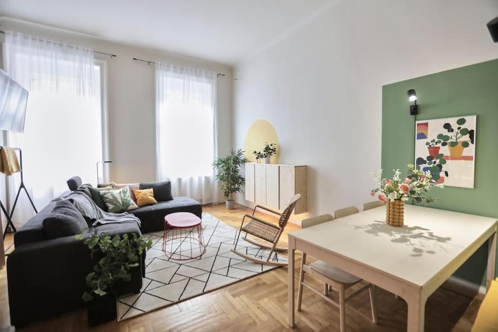 Unwind In Style W Sauna Dsgn 2Br Home Budapeste Exterior foto