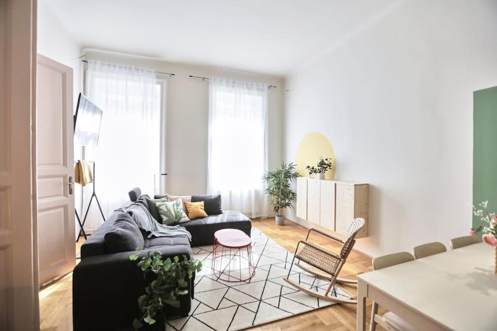 Unwind In Style W Sauna Dsgn 2Br Home Budapeste Exterior foto