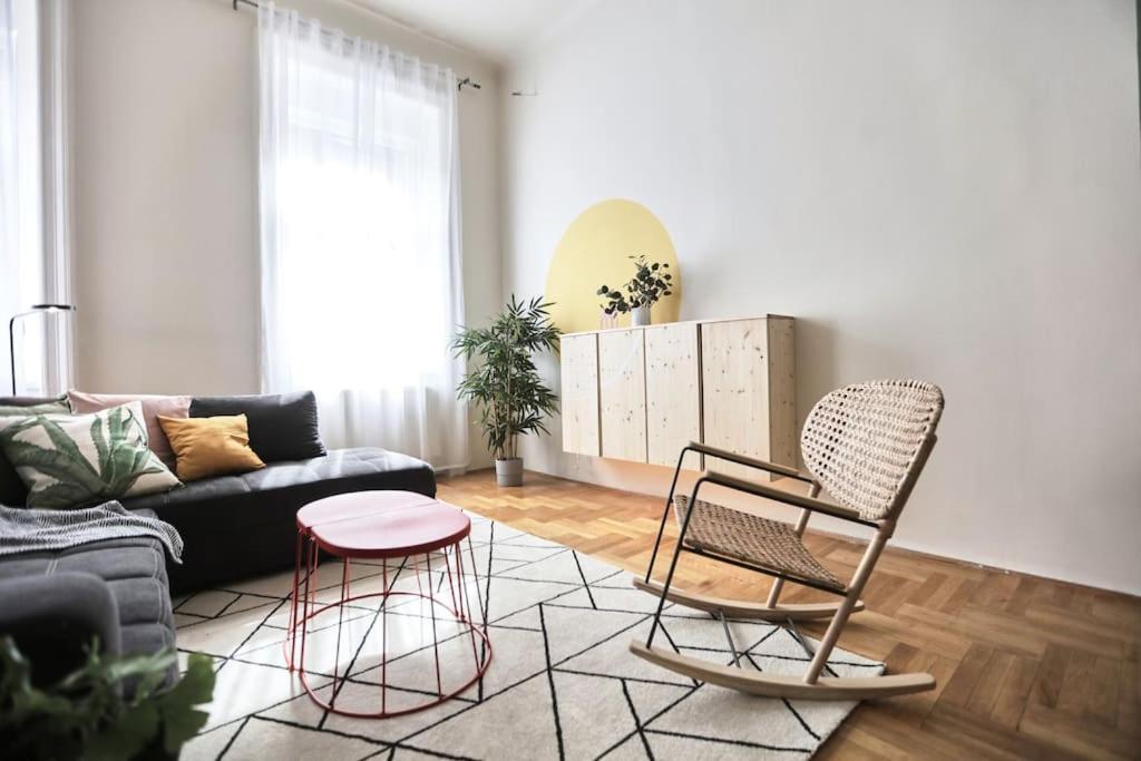 Unwind In Style W Sauna Dsgn 2Br Home Budapeste Exterior foto