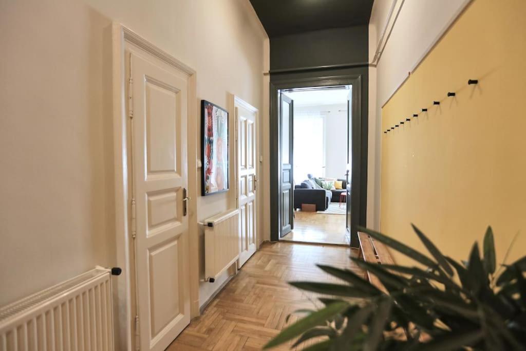 Unwind In Style W Sauna Dsgn 2Br Home Budapeste Exterior foto